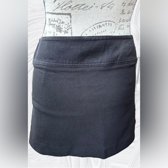 Guess Collection Mini Skirt
Like New / Never Worn
Size 6
Black - Picture 5 of 8